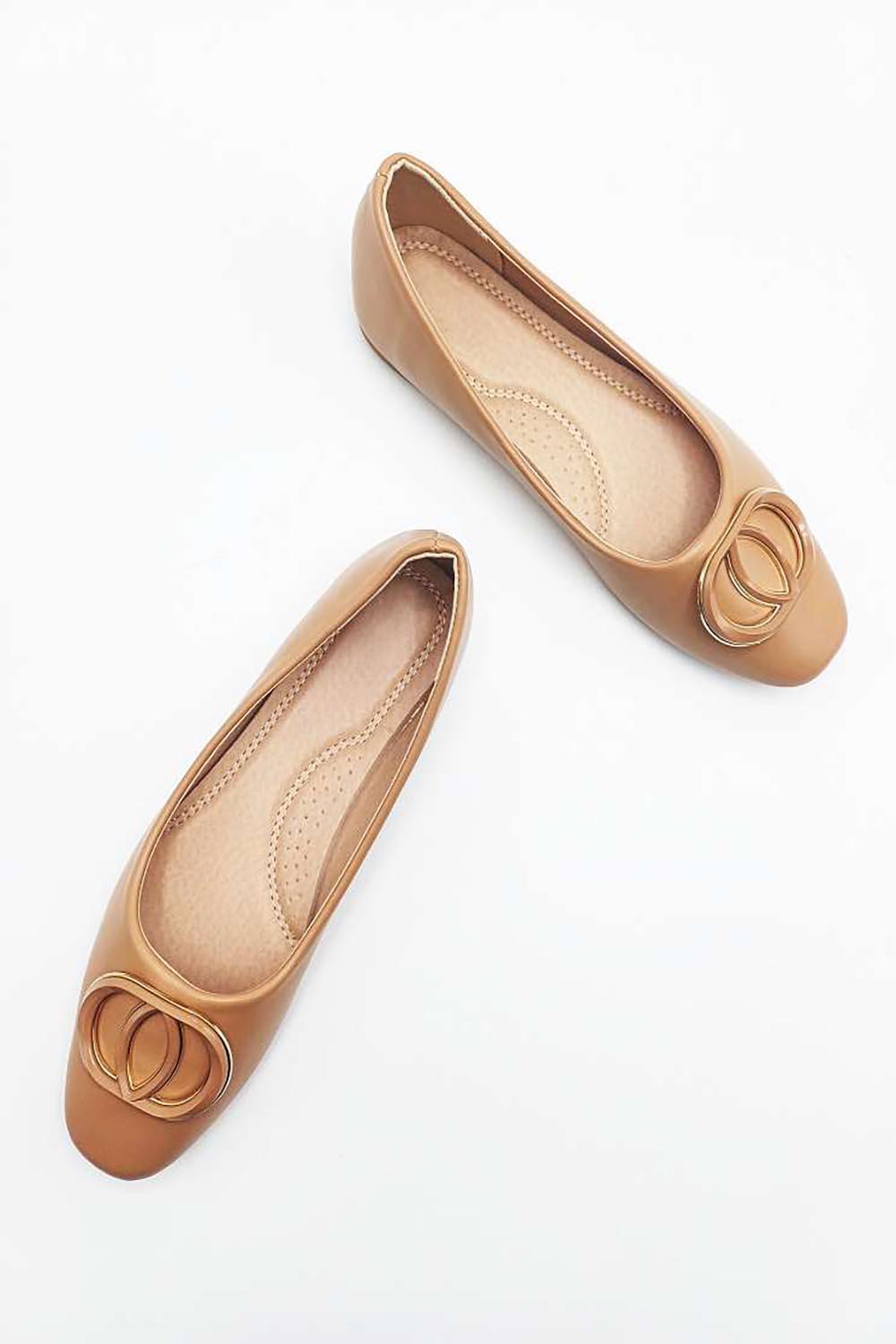 Miss Diva Vittoria Broach Detail Pumps in Nude