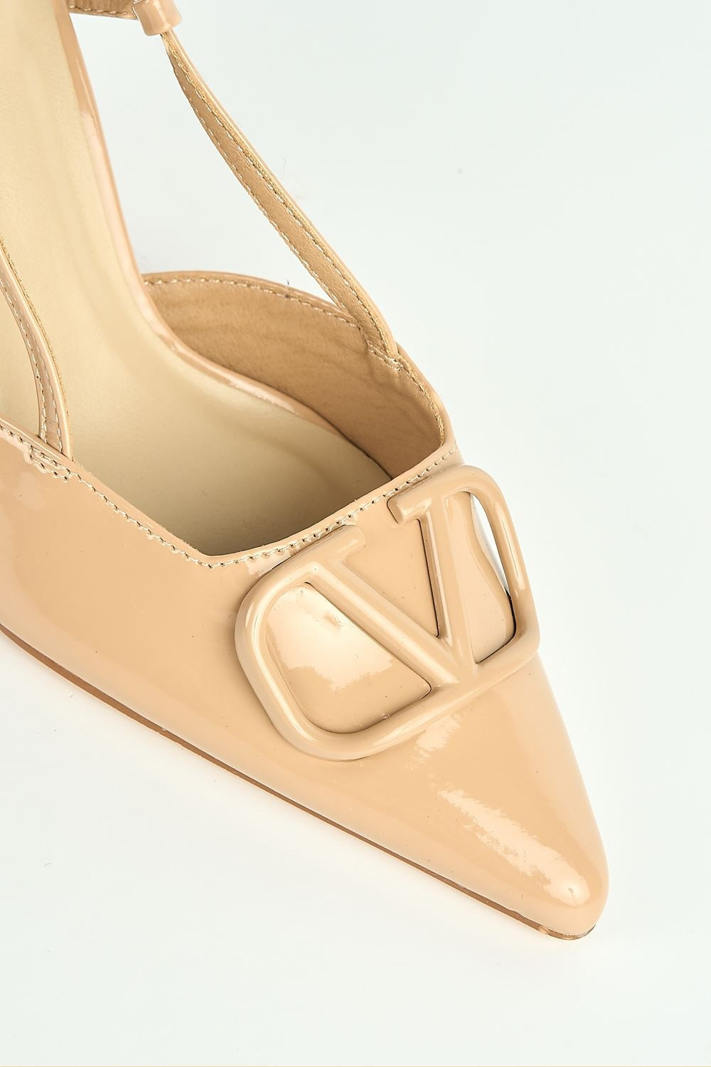 Cia Brooch Detail Slingback Court Shoes in Nude