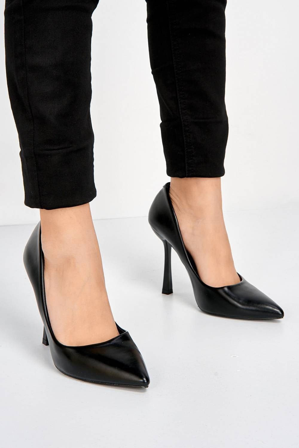 Miss Diva Gina Spool Heel Court Shoes in Black Matt