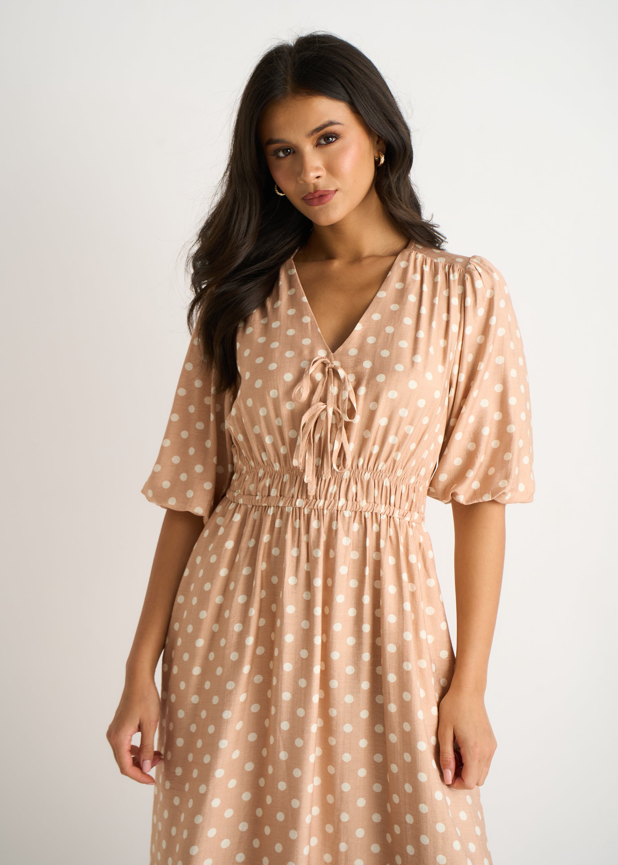 Gini London Oatmeal Spot Print Shirred Waist Shift Midi Dress