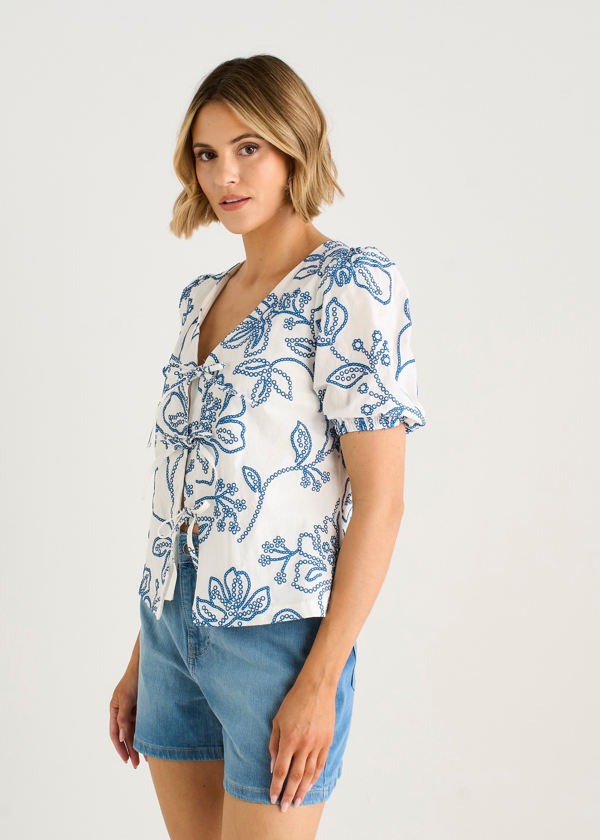 Gini London White Textured Floral Print Tie Front Top