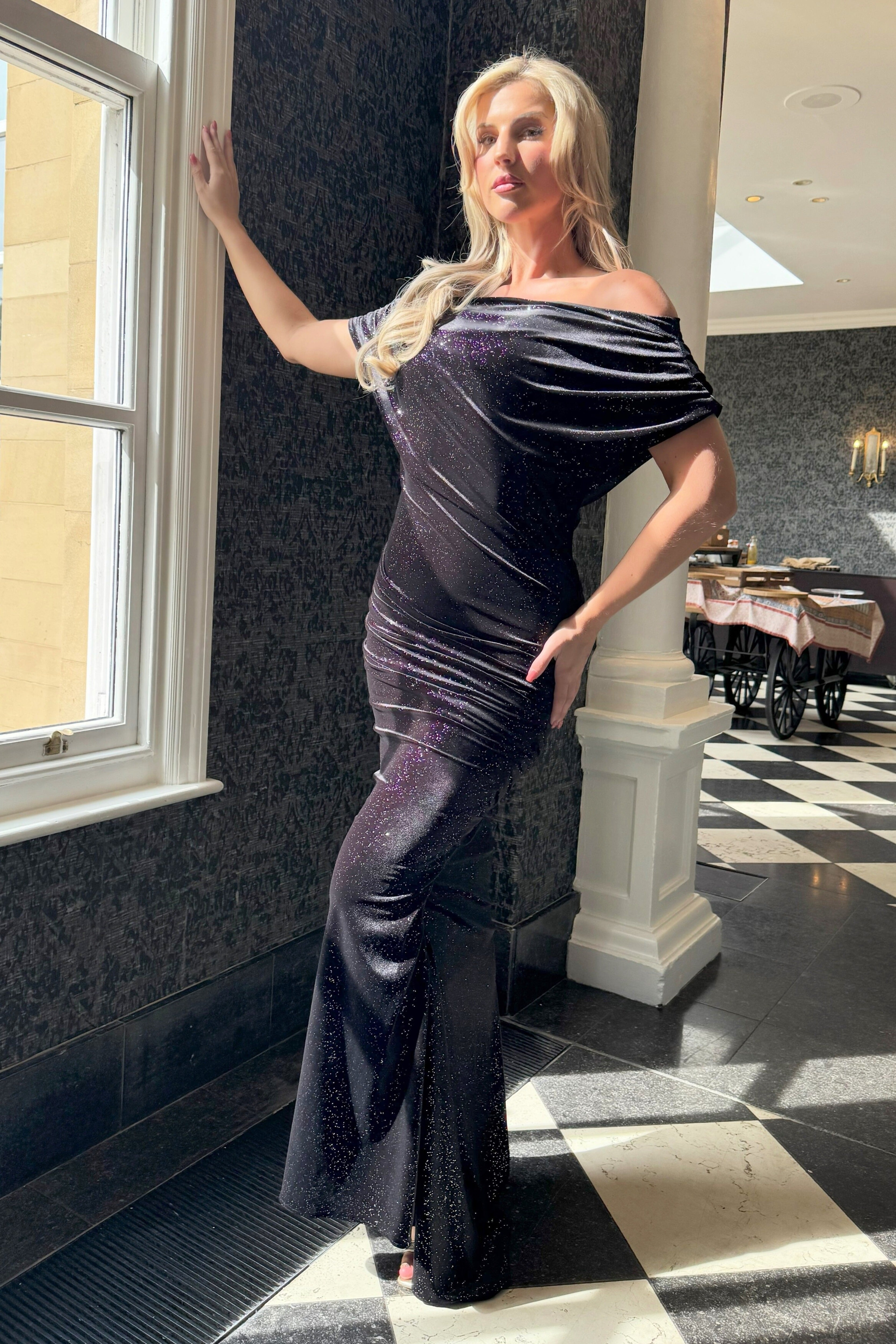 Platinum gown in black sparkle velvet T2