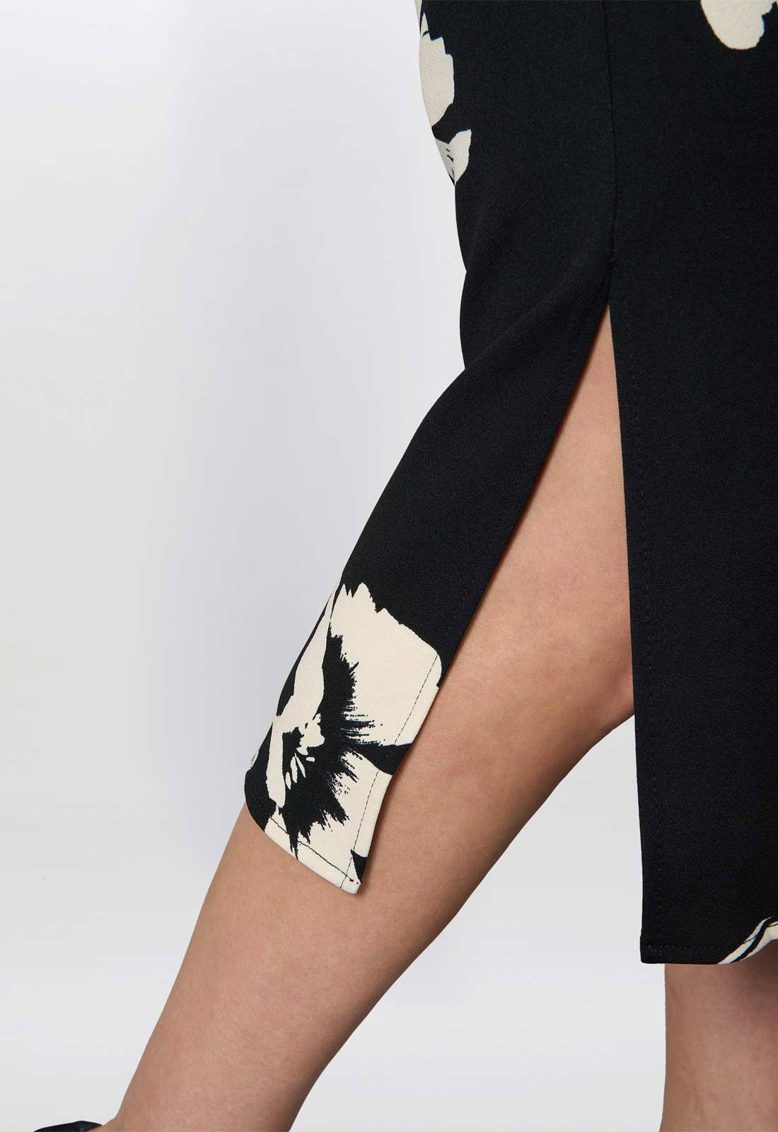 Gina Bacconi BLACK / BEIGE Joely Placement Floral Print Dress