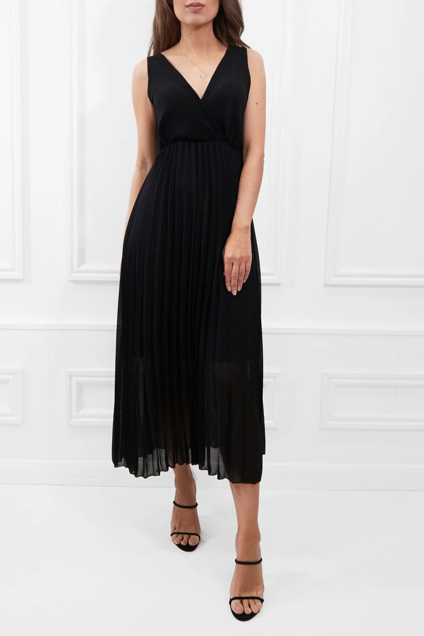 Honor Gold Tess Black Pleated Midi Dress