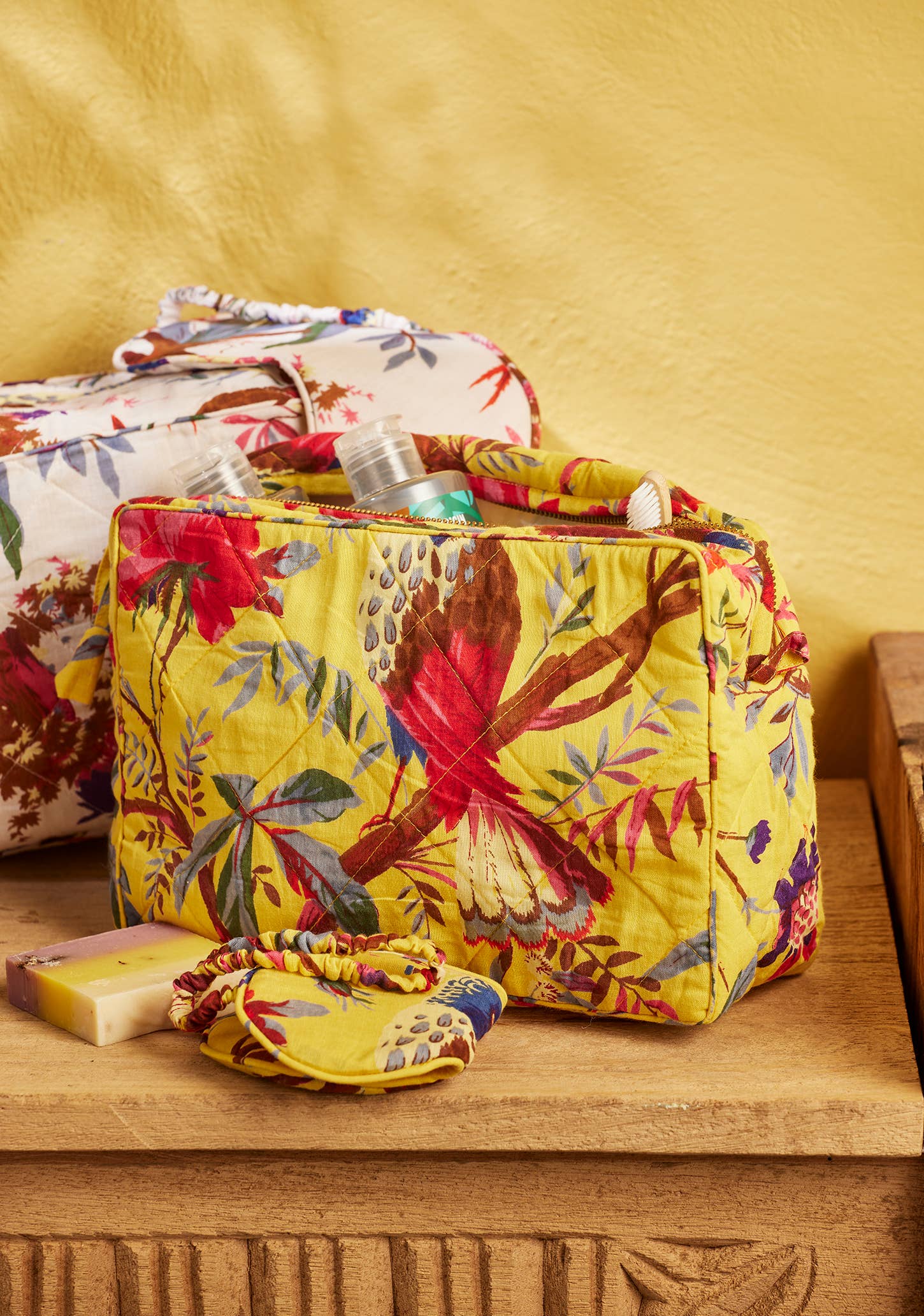 Soul Of Sita Bird Of Paradise Wash Bag: White(Wh)