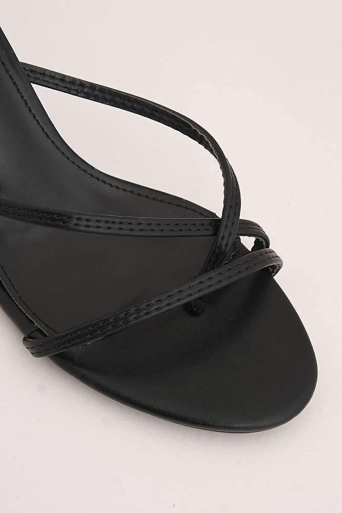 Miss Diva Black Sylvia Toepost Strappy Slip On Kitten Heel Mules
