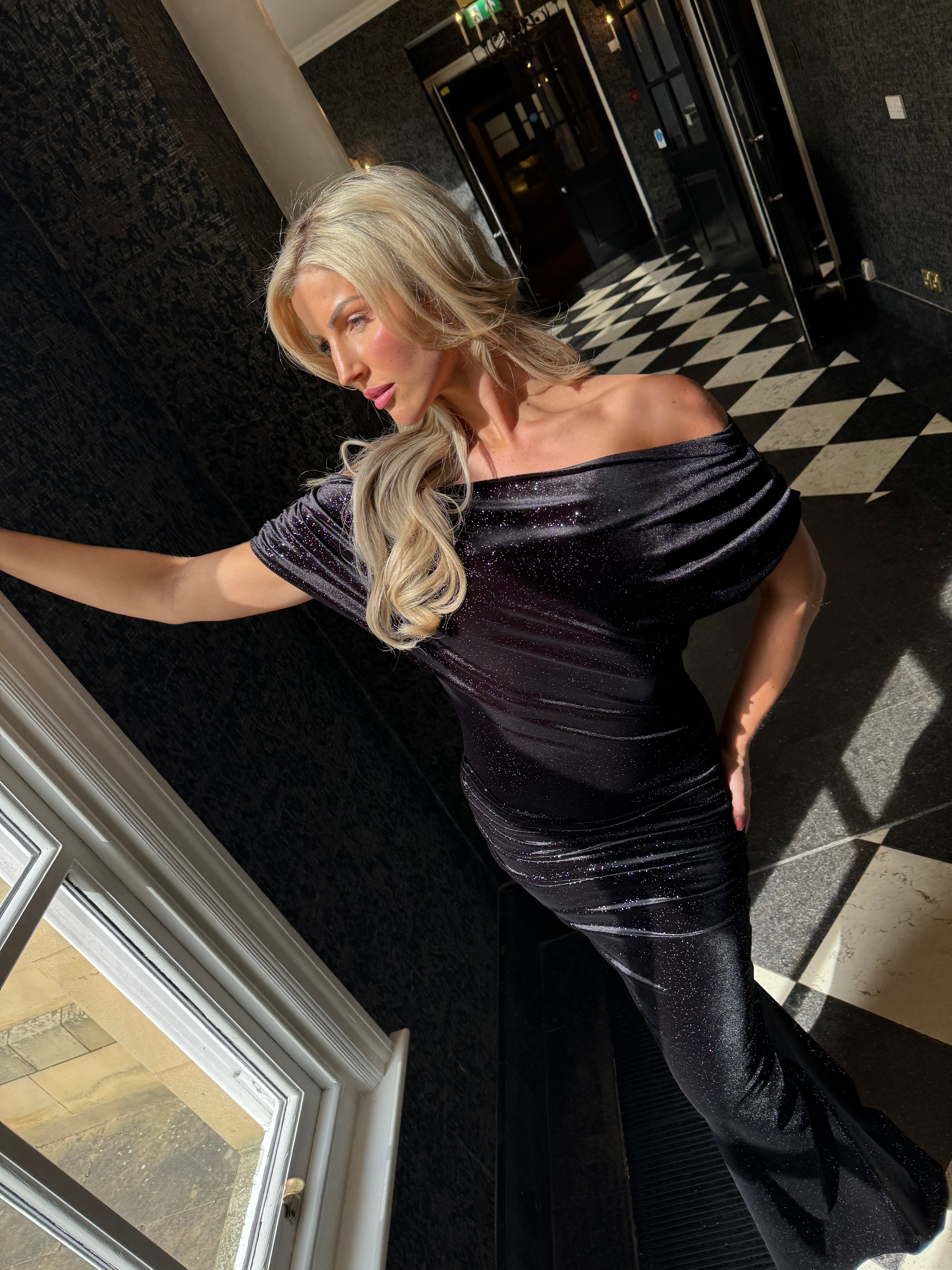 Atom Label Black Sparkle Velvet T2 Platinum Gown