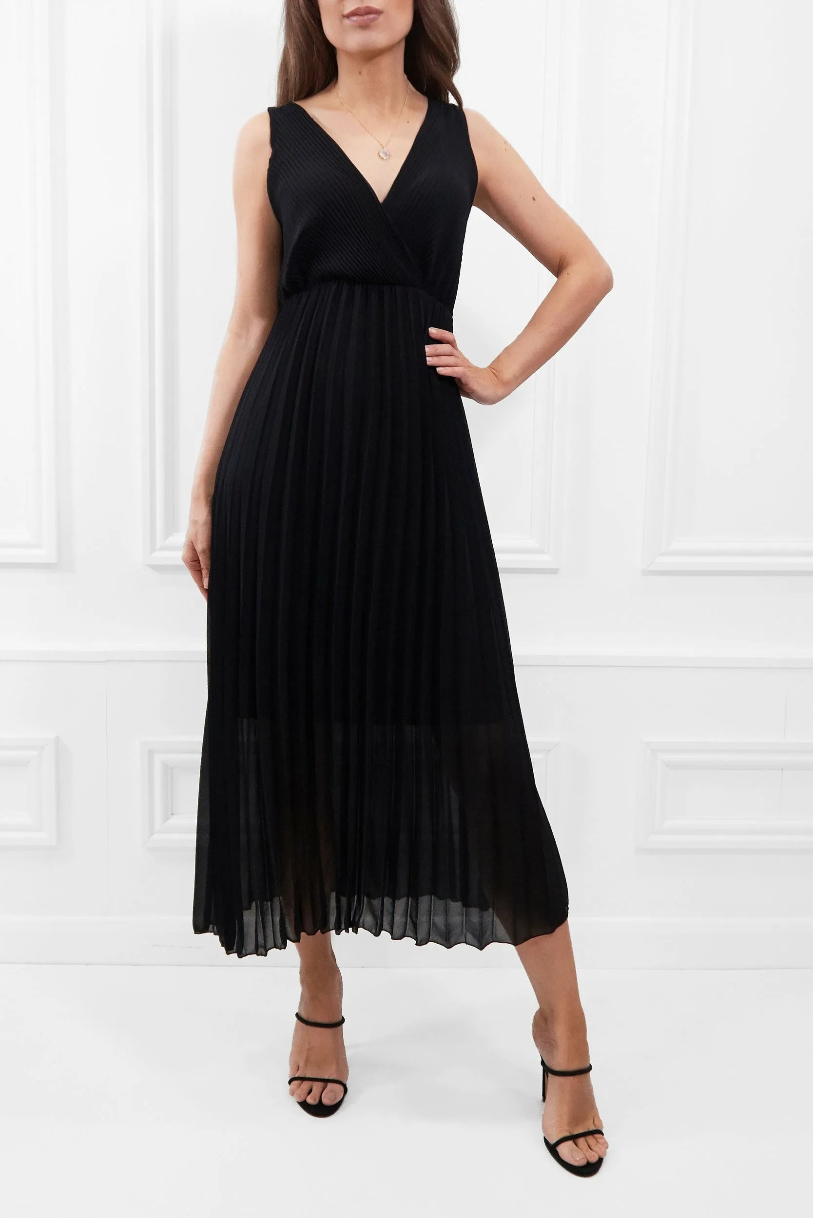 Honor Gold Tess Black Pleated Midi Dress