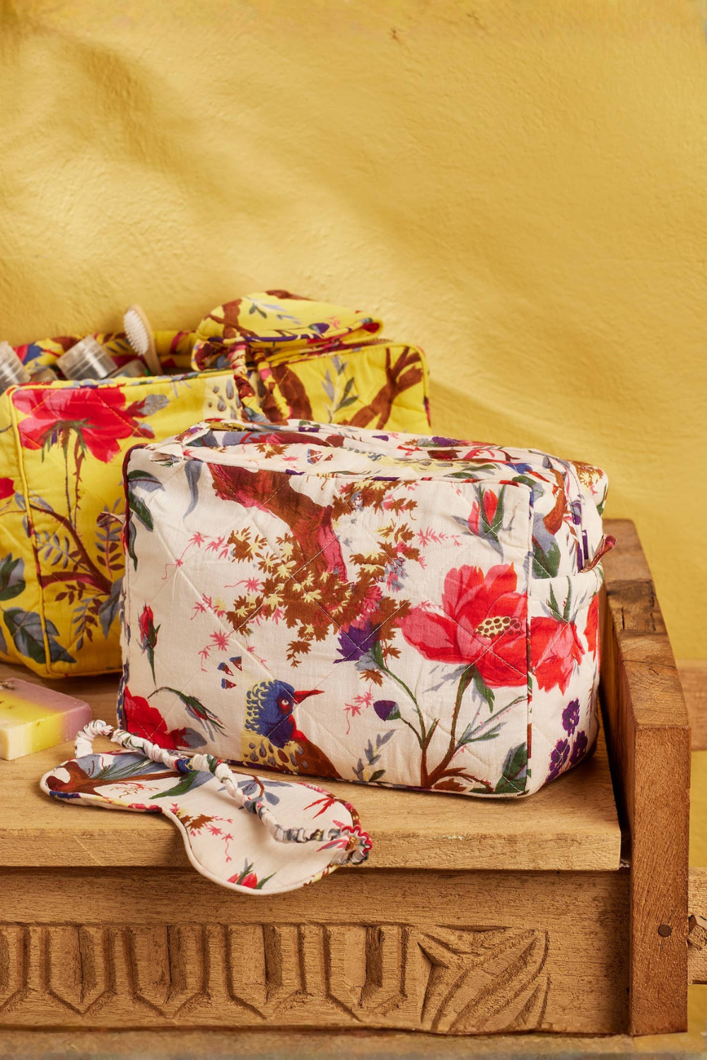 Soul Of Sita Bird Of Paradise Wash Bag: White(Wh)
