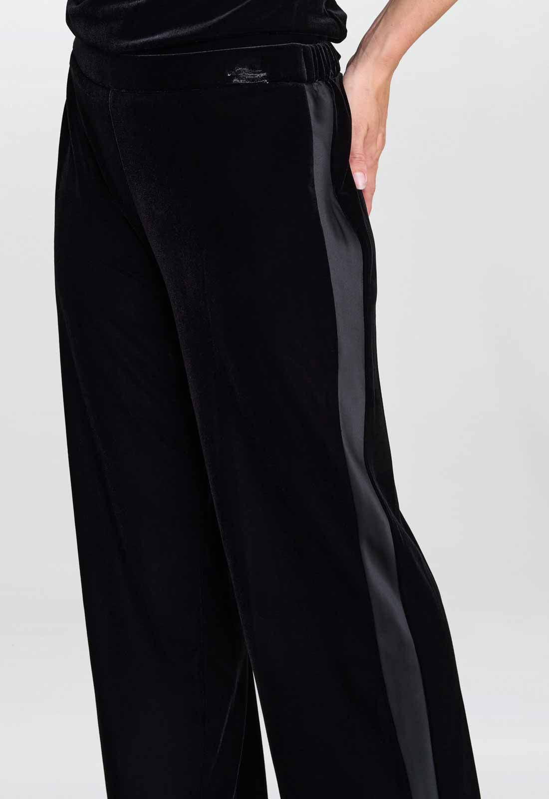 Gina Bacconi Black Tania Velvet Wide-Leg Trouser