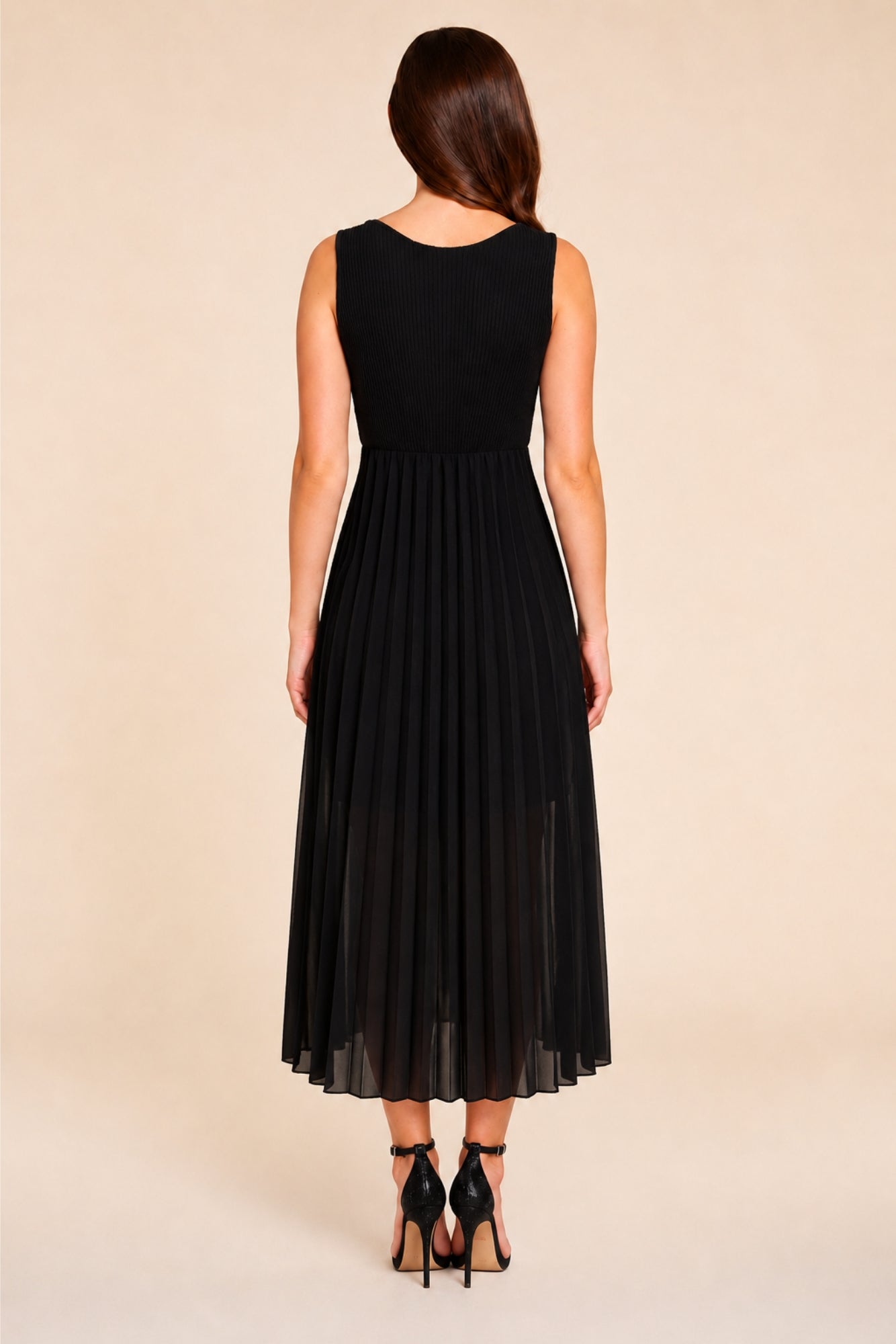 Honor Gold Tess Black Pleated Midi Dress